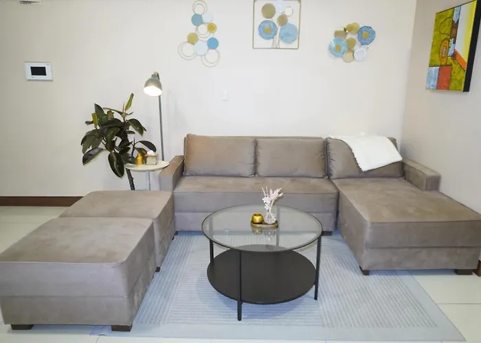 Modern Rustic Pet Friendly In Mckinley Hill Bgc 4* Manila